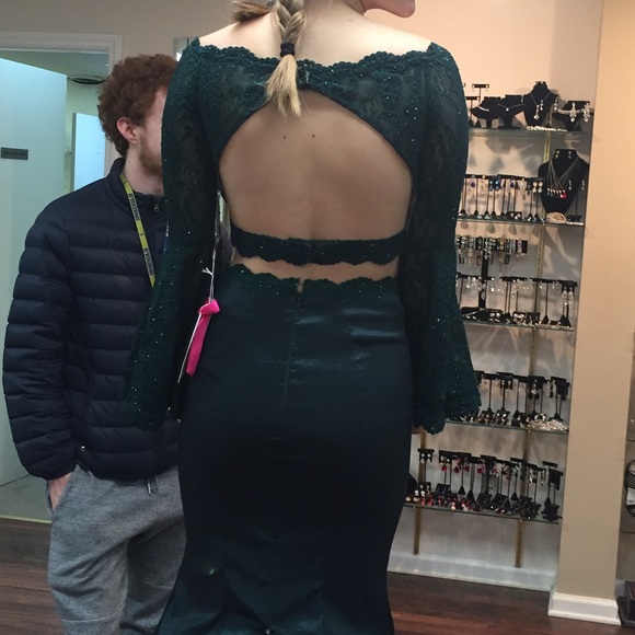 Emerald mermaid Mori Lee prom dress - Picture 5 of 8